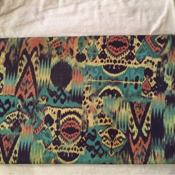 BCBG Max Azria envelope clutch! - Picture 3 of 4